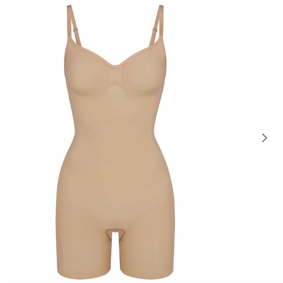 NEW SKIMS SEAMLESS SCULPT MID THIGH BODYSUIT Clay shorts Size S - Picture 1 of 5